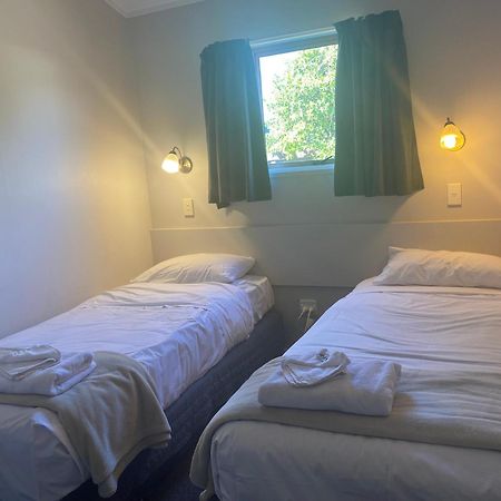 Acorn Estate Motel มาสเตอร์ตัน ภายนอก รูปภาพ