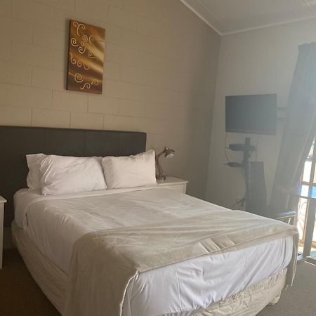 Acorn Estate Motel มาสเตอร์ตัน ภายนอก รูปภาพ