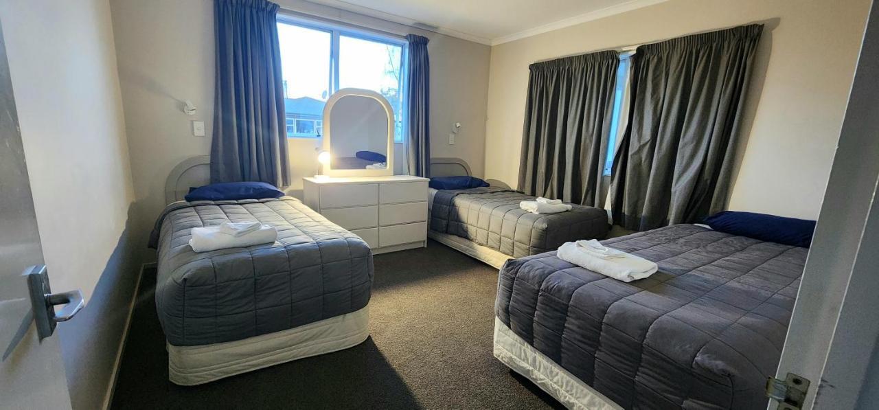 Acorn Estate Motel มาสเตอร์ตัน ภายนอก รูปภาพ