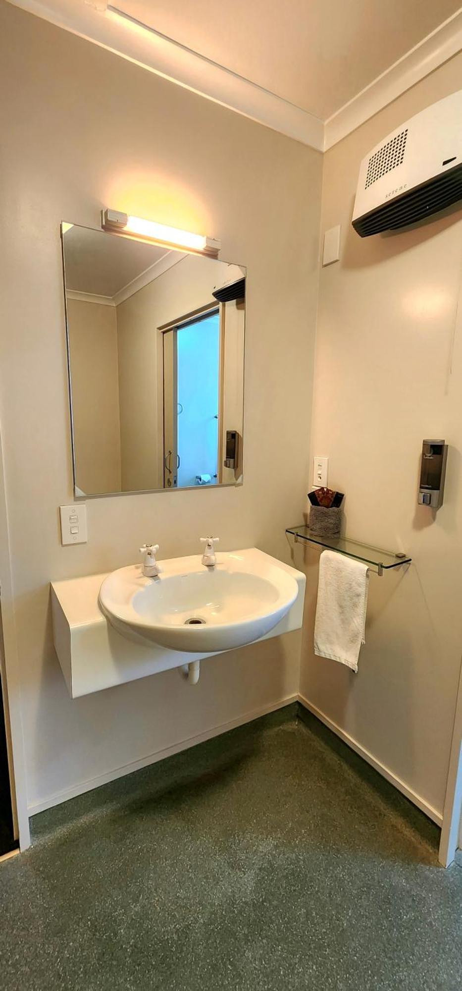Acorn Estate Motel มาสเตอร์ตัน ภายนอก รูปภาพ