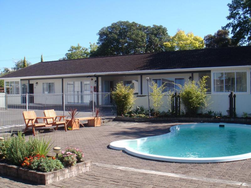 Acorn Estate Motel มาสเตอร์ตัน ภายนอก รูปภาพ