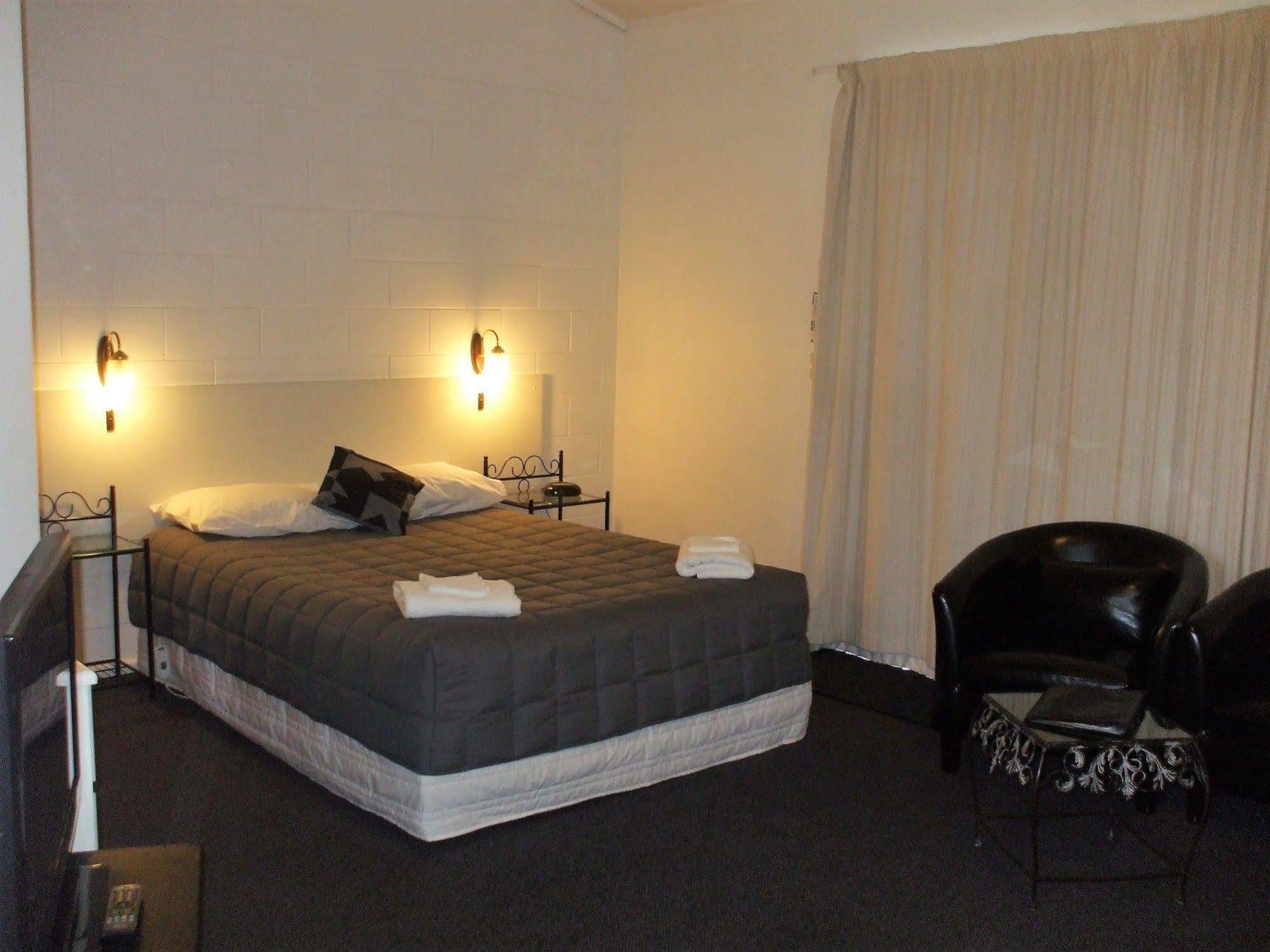 Acorn Estate Motel มาสเตอร์ตัน ภายนอก รูปภาพ