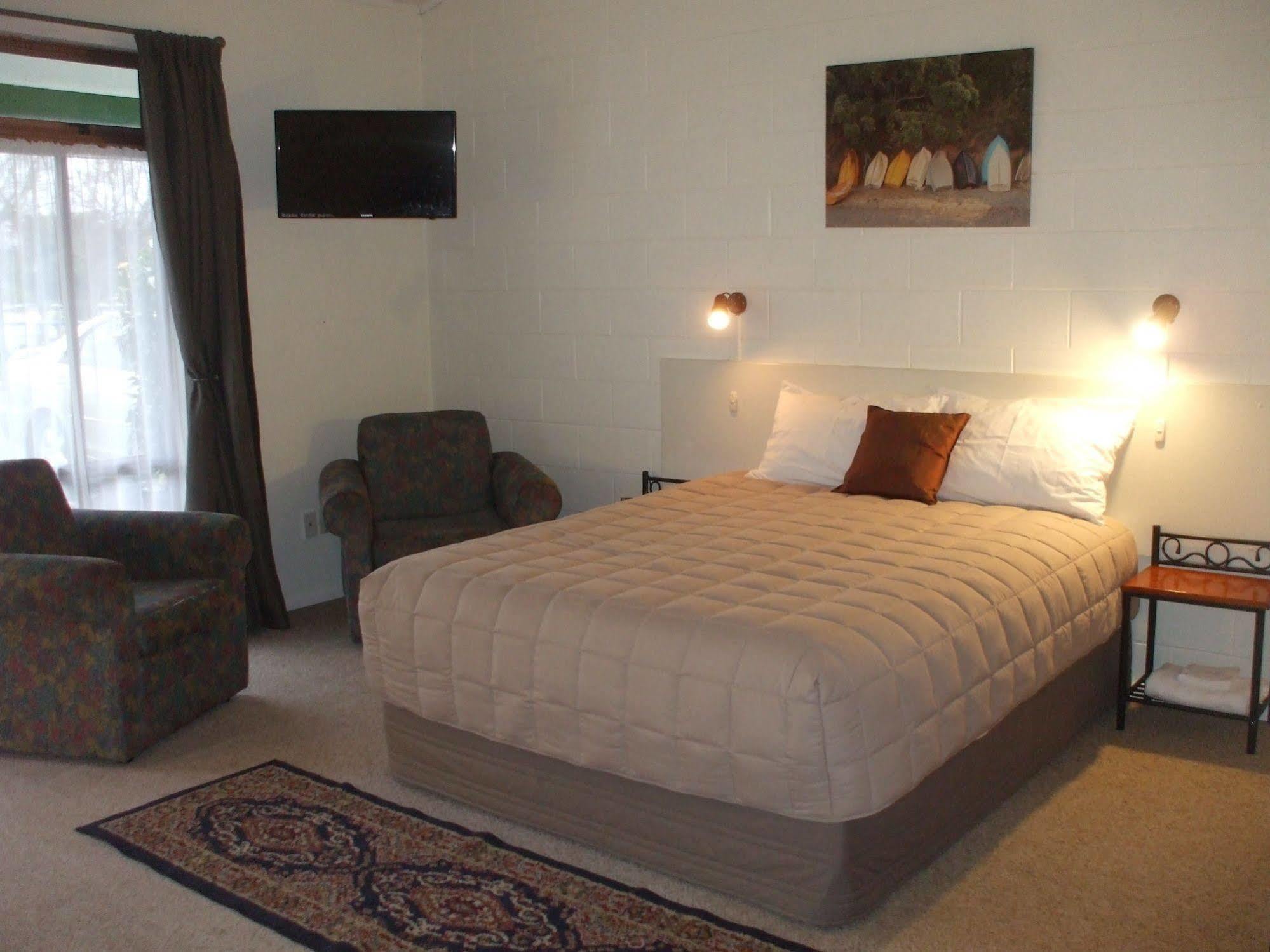 Acorn Estate Motel มาสเตอร์ตัน ภายนอก รูปภาพ