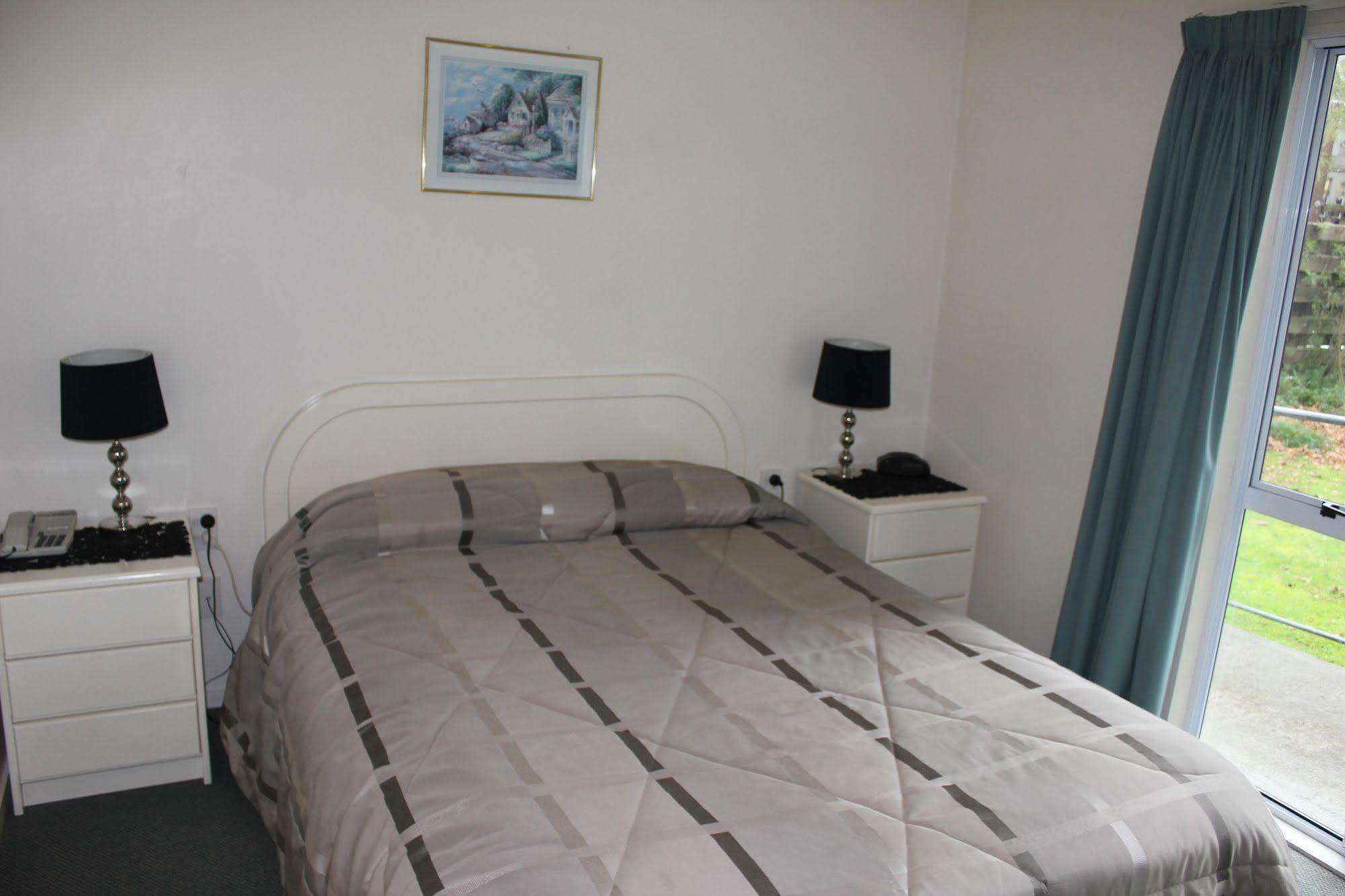 Acorn Estate Motel มาสเตอร์ตัน ภายนอก รูปภาพ