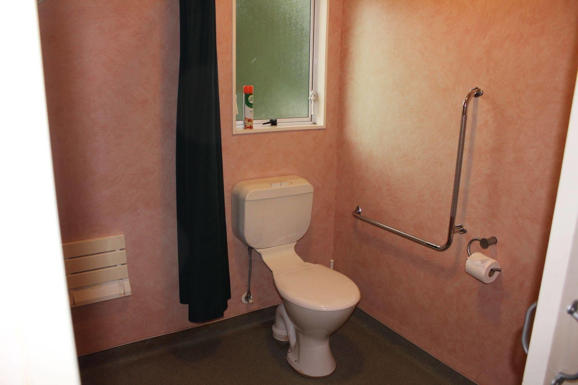 Acorn Estate Motel มาสเตอร์ตัน ภายนอก รูปภาพ