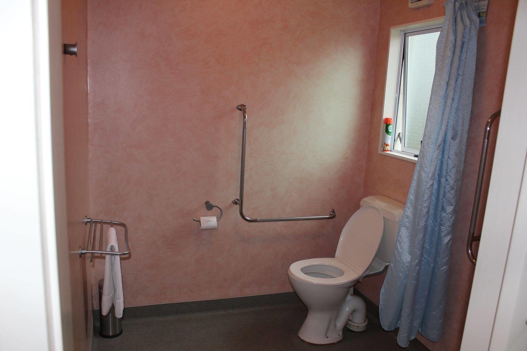 Acorn Estate Motel มาสเตอร์ตัน ภายนอก รูปภาพ