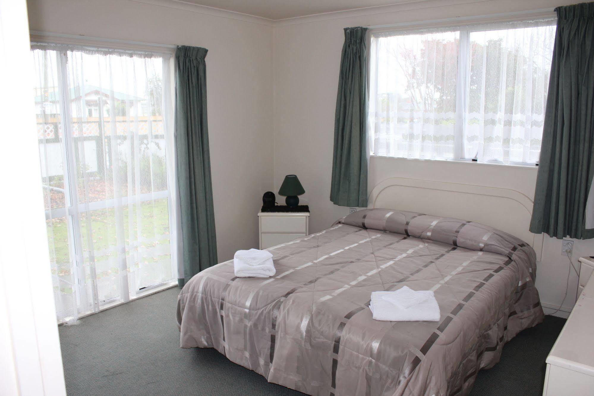 Acorn Estate Motel มาสเตอร์ตัน ภายนอก รูปภาพ