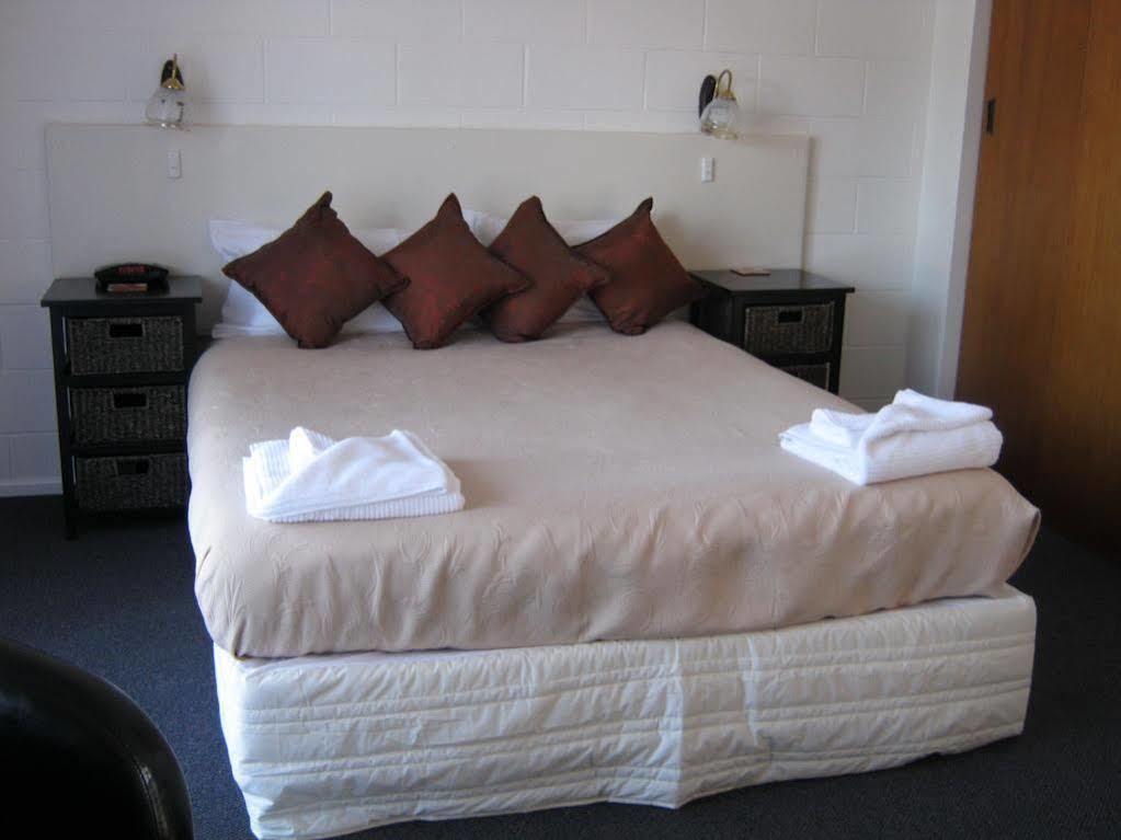 Acorn Estate Motel มาสเตอร์ตัน ภายนอก รูปภาพ