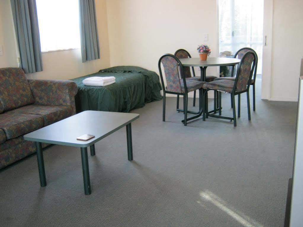 Acorn Estate Motel มาสเตอร์ตัน ภายนอก รูปภาพ