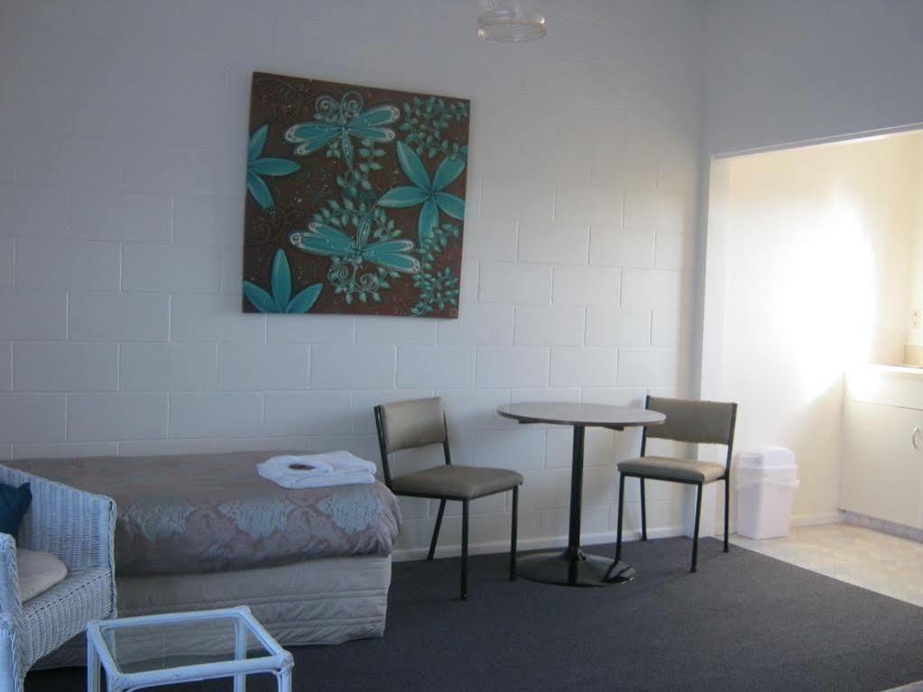 Acorn Estate Motel มาสเตอร์ตัน ภายนอก รูปภาพ