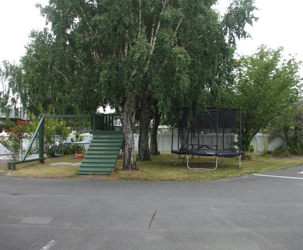 Acorn Estate Motel มาสเตอร์ตัน ภายนอก รูปภาพ